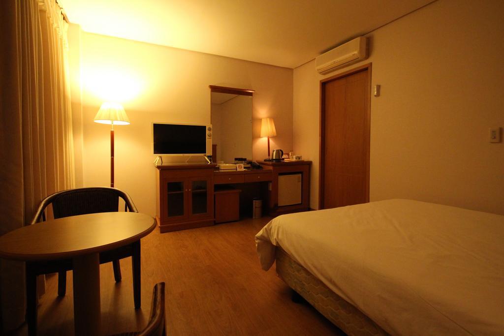 Daedong Hotel Чеджудо Экстерьер фото